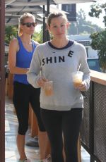 JENNIFER GARNER Out and About in Los Angeles 09/17/2016