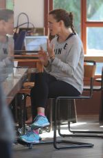 JENNIFER GARNER Out and About in Los Angeles 09/17/2016