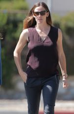 JENNIFER GARNER  Out and About in Santa Monica 09/08/2016