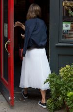 JESSICA ALBA Arrives at Bubby