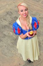 JORGIE PORTER at Snow White Panto photocall 06/09/2016
