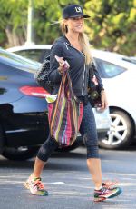 JULIE BENZ Shopping at Bristol Farms in Beverly Hills 09/08/2016