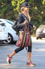JULIE BENZ Shopping at Bristol Farms in Beverly Hills 09/08/2016