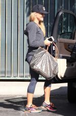 JULIE BENZ Shopping at Bristol Farms in Beverly Hills 09/08/2016
