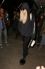 KHLOE KARDASHIAN Arrives at JFK Airport in New York 09/21/2016