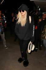 KHLOE KARDASHIAN Arrives at JFK Airport in New York 09/21/2016