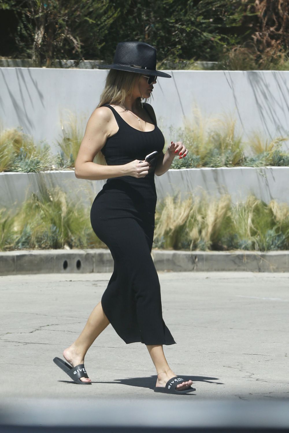 KHLOE KARDASHIAN Out and About in Beverly Hills 09/02/2016 KHLOE KARDASHIAN Out and About in Beverly Hills 09/02/2016