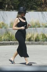KHLOE KARDASHIAN Out and About in Beverly Hills 09/02/2016