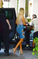 KHLOE KARDASHIAN Out for Lunch in Miami 09/17/2016