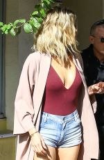 KHLOE KARDASHIAN Out Shopping in Miami 09/14/2016