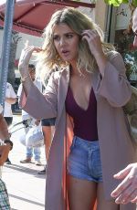 KHLOE KARDASHIAN Out Shopping in Miami 09/14/2016