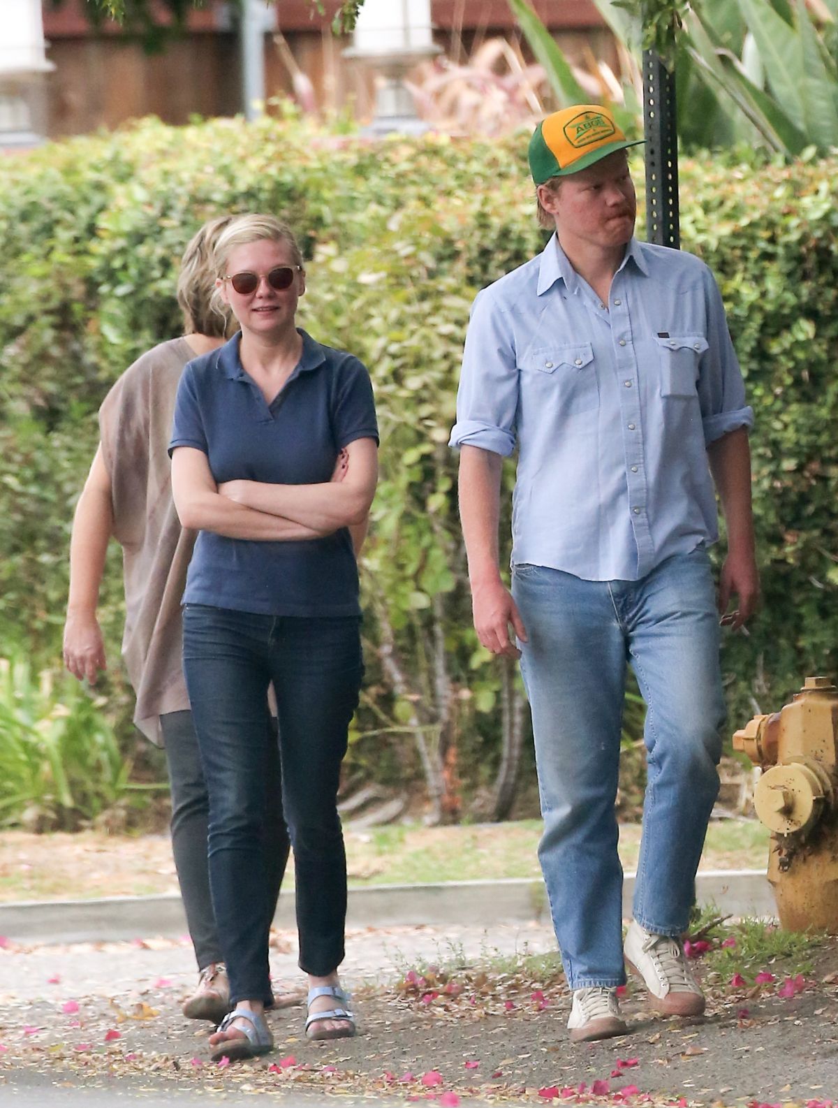 KIRSTEN DUNST and Beau Jesse Plemons Out in Los Angeles 09/19/2016 KIRSTEN DUNST and Beau Jesse Plemons Out in Los Angeles 09/19/2016