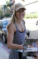 LINDSAY ANRNOLD Arrives at DWTS Rehersal in Los Angeles 09/25/2016