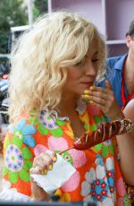 PIXIE LOTT on the Set of 