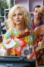 PIXIE LOTT on the Set of 