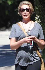 Pregnant KATHERINE HEIGL and Josh Kelley Out in Los Angeles 09/24/2016