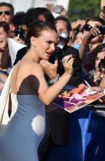 Pregnant NATALIE PORTMAN at 