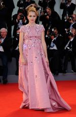 Pregnant TERESA PALMER at 
