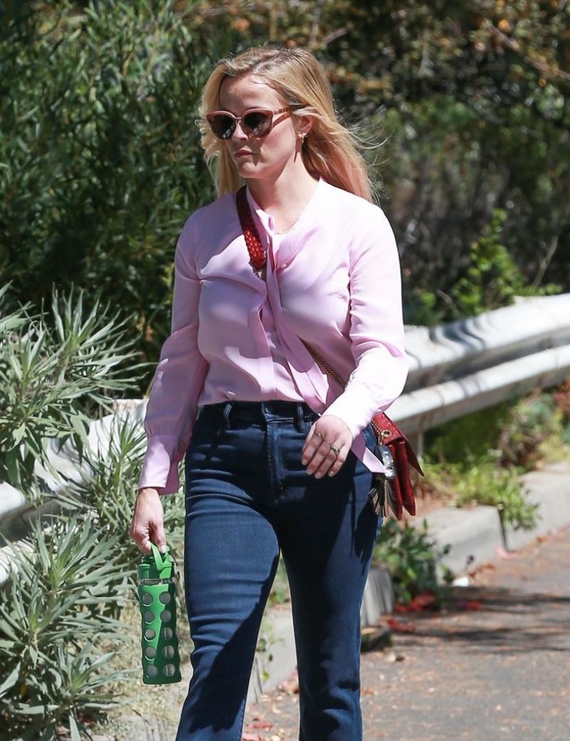 REESE WITHERSPOON Arrives at a Friend's House in Los ...