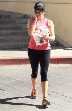 REESE WITHERSPOON Heading to Home in Brentwood 09/25/2016
