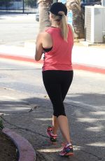 REESE WITHERSPOON Heading to Home in Brentwood 09/25/2016