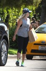 REESE WITHERSPOON Leaves Kreation Cafe in Brentwood 09/05/2016