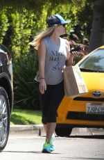REESE WITHERSPOON Leaves Kreation Cafe in Brentwood 09/05/2016