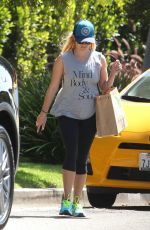 REESE WITHERSPOON Leaves Kreation Cafe in Brentwood 09/05/2016