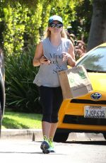 REESE WITHERSPOON Leaves Kreation Cafe in Brentwood 09/05/2016
