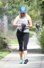 REESE WITHERSPOON Leaves Kreation Cafe in Brentwood 09/05/2016