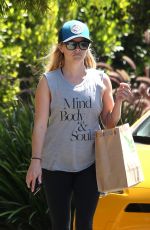 REESE WITHERSPOON Leaves Kreation Cafe in Brentwood 09/05/2016