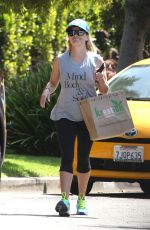 REESE WITHERSPOON Leaves Kreation Cafe in Brentwood 09/05/2016