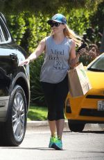 REESE WITHERSPOON Leaves Kreation Cafe in Brentwood 09/05/2016