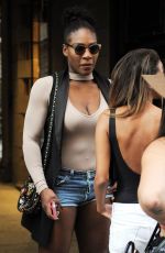 SERENA WILLIAMS Out for Lunch in Milan 09/20/2016