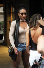 SERENA WILLIAMS Out for Lunch in Milan 09/20/2016