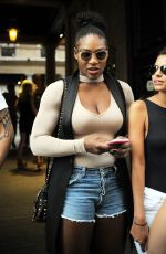 SERENA WILLIAMS Out for Lunch in Milan 09/20/2016