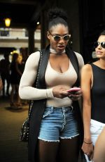 SERENA WILLIAMS Out for Lunch in Milan 09/20/2016