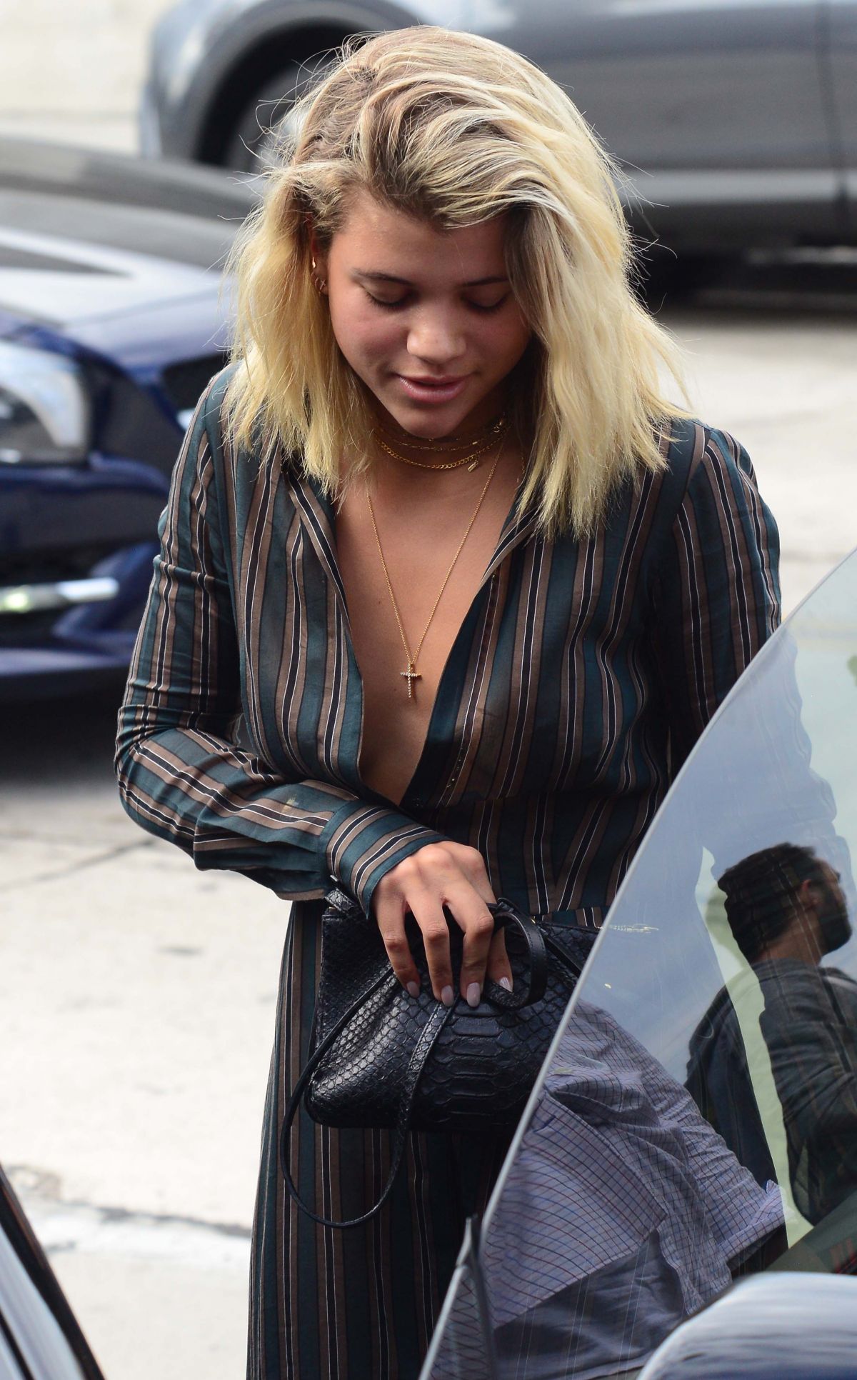 sofia-richie-out-shopping-in-beverly-hills-09-21-2016_17.