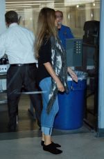 SOFIA VERGARA Arrives at LAX Airport in Los Angeles 09/19/2016