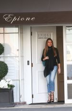 SOFIA VERGARA Leaves Epione Skin Care Clinic in Beverly Hills 08/31/2016