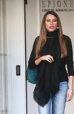 SOFIA VERGARA Leaves Epione Skin Care Clinic in Beverly Hills 08/31/2016