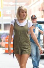 TAYLOR SWIFT Out and About in New York 08/31/2016