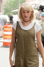 TAYLOR SWIFT Out and About in New York 08/31/2016