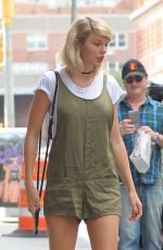 TAYLOR SWIFT Out and About in New York 08/31/2016