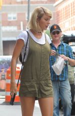 TAYLOR SWIFT Out and About in New York 08/31/2016