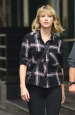 TAYLOR SWIFT Out and About in New York 09/28/2016