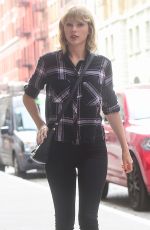 TAYLOR SWIFT Out and About in New York 09/28/2016