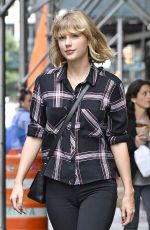 TAYLOR SWIFT Out and About in New York 09/28/2016