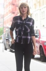 TAYLOR SWIFT Out and About in New York 09/28/2016