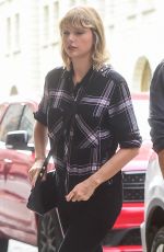 TAYLOR SWIFT Out and About in New York 09/28/2016